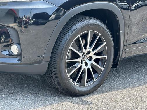 2017 Toyota Highlander SE