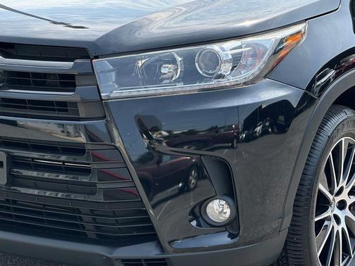 2017 Toyota Highlander SE