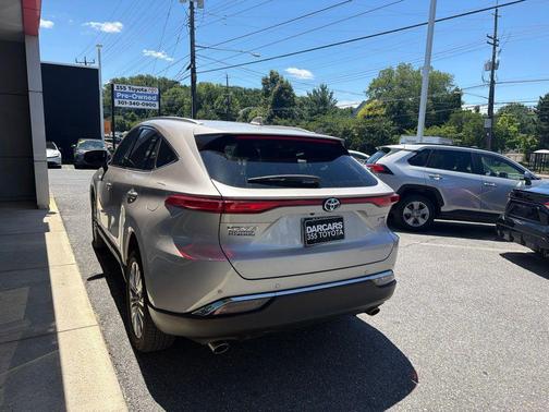 Titanium Glow 2023 Toyota Venza XLE