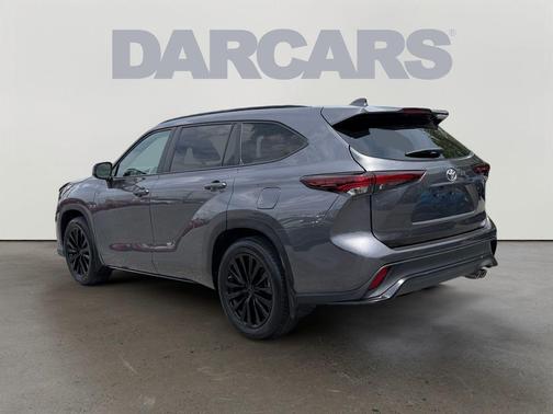 Magnetic Gray Metallic 2024 Toyota Highlander XSE