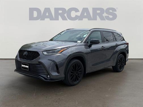 Magnetic Gray Metallic 2024 Toyota Highlander XSE