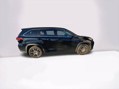 2017 Toyota Highlander SE