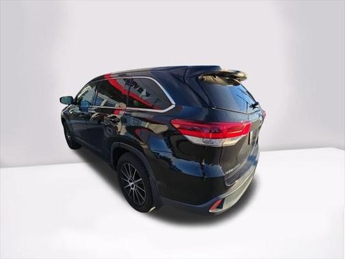2017 Toyota Highlander SE