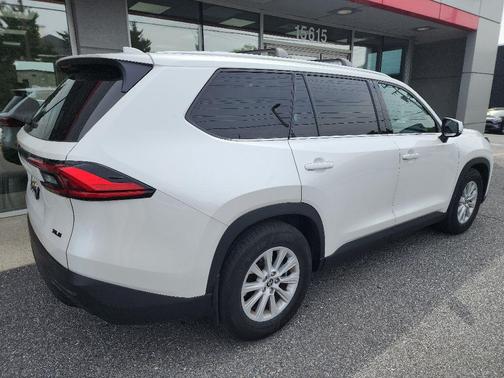 Pearl 2024 Toyota Grand Highlander XLE