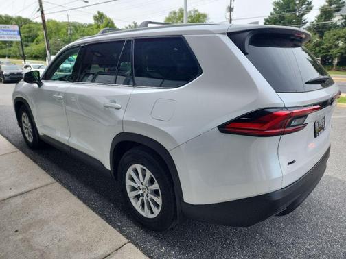 Pearl 2024 Toyota Grand Highlander XLE