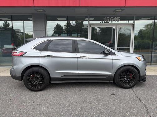 Iconic Silver Metallic 2020 Ford Edge SEL