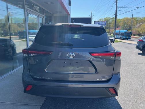 Magnetic Gray Metallic 2021 Toyota Highlander XLE