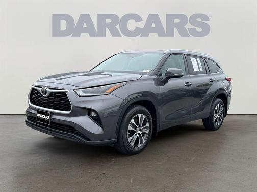 Magnetic Gray Metallic 2021 Toyota Highlander XLE