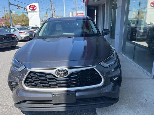 Magnetic Gray Metallic 2021 Toyota Highlander XLE