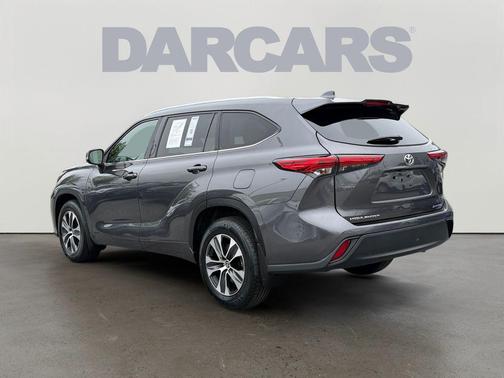 Magnetic Gray Metallic 2021 Toyota Highlander XLE