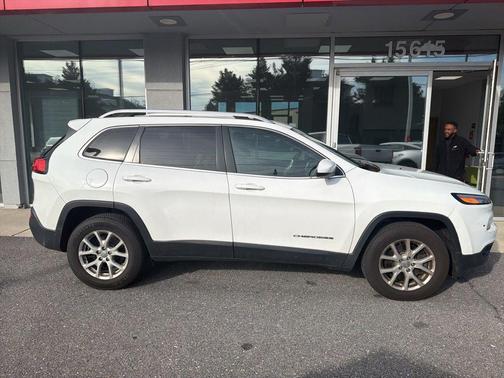 Bright White Clearcoat 2016 Jeep Cherokee Latitude