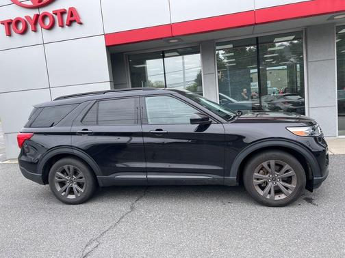 Agate Black Metallic 2022 Ford Explorer XLT