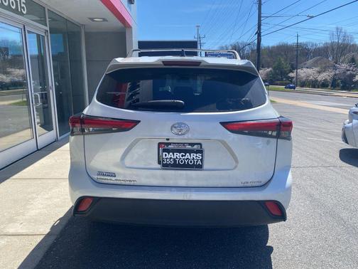 Wind Chill Pearl 2022 Toyota Highlander LE