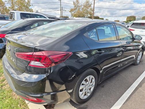 2020 Hyundai ELANTRA SE