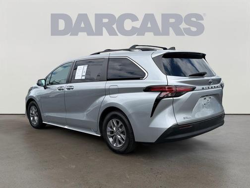 Celestial Silver Metallic 2021 Toyota Sienna XLE 7 Passenger
