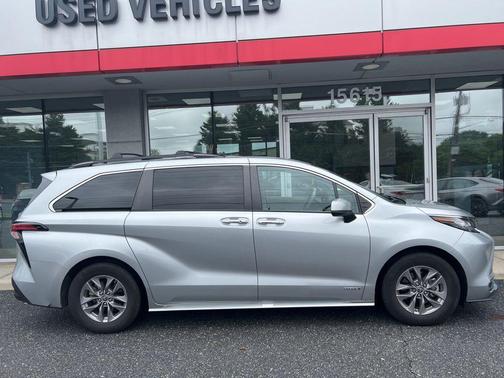 Celestial Silver Metallic 2021 Toyota Sienna XLE 7 Passenger