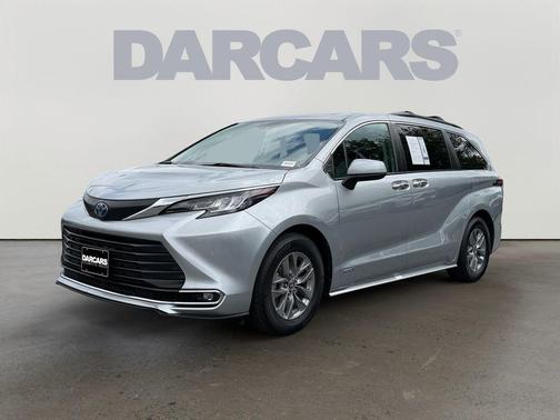 Celestial Silver Metallic 2021 Toyota Sienna XLE 7 Passenger