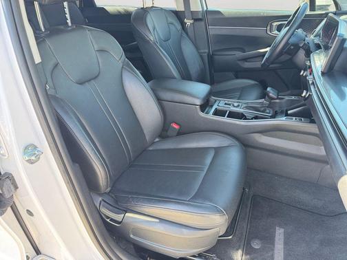 Glacial White Pearl 2024 Kia Sorento S