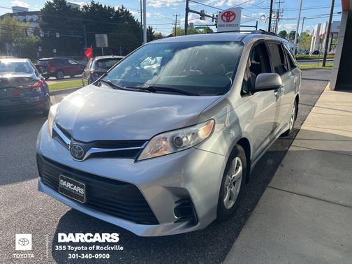 Silver Sky Metallic 2018 Toyota Sienna LE
