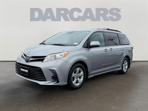 Silver Sky Metallic 2018 Toyota Sienna LE
