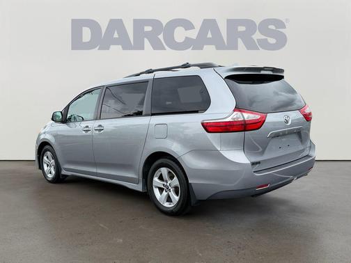 Silver Sky Metallic 2018 Toyota Sienna LE