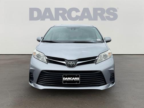 Silver Sky Metallic 2018 Toyota Sienna LE