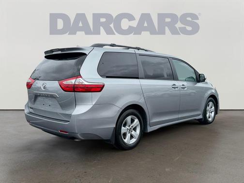 Silver Sky Metallic 2018 Toyota Sienna LE