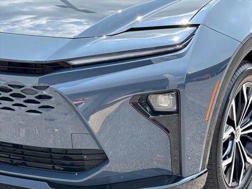2025 Toyota Crown Signia XLE