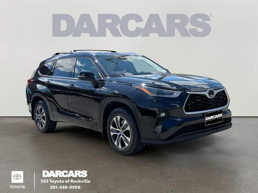 Midnight Black Metallic 2021 Toyota Highlander XLE