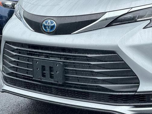 2022 Toyota Sienna LE