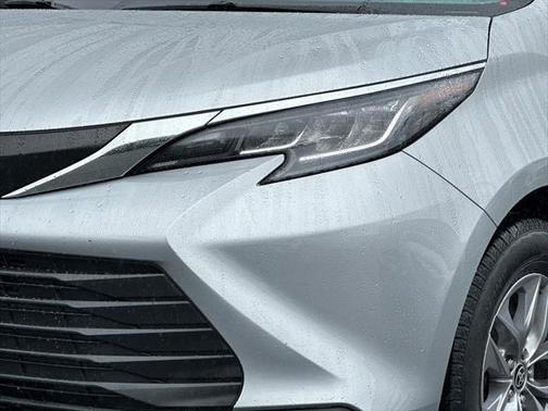 2022 Toyota Sienna LE