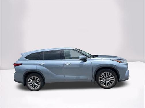 2021 Toyota Highlander Hybrid Platinum