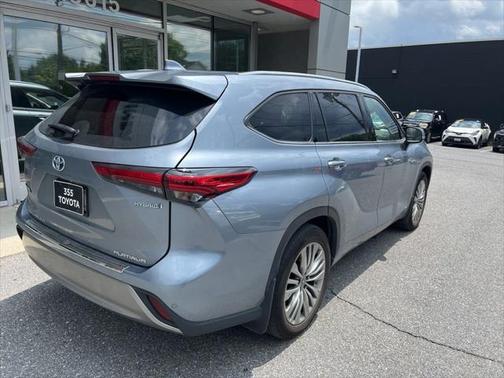 2021 Toyota Highlander Hybrid Platinum