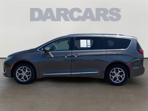 Granite Crystal Metallic Clearcoat 2017 Chrysler Pacifica Limited