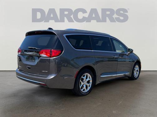 Granite Crystal Metallic Clearcoat 2017 Chrysler Pacifica Limited