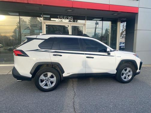 2021 Toyota RAV4 Hybrid XLE