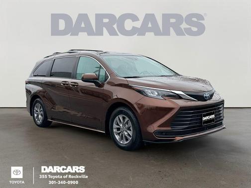 2024 Toyota Sienna LE