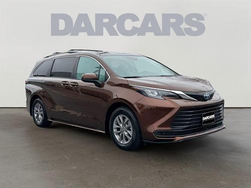 2024 Toyota Sienna LE