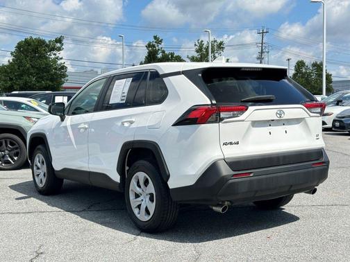 2024 Toyota RAV4 LE