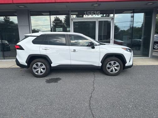 2022 Toyota RAV4 LE