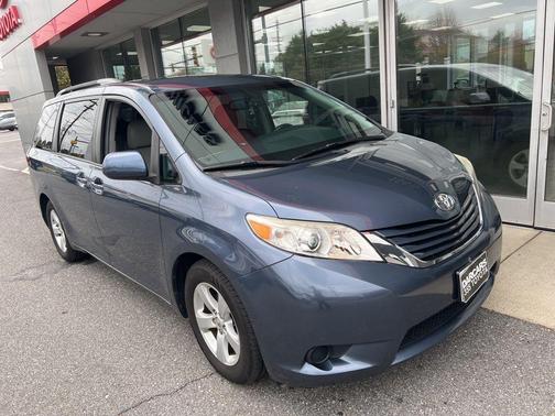2017 Toyota Sienna LE