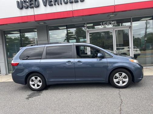 2017 Toyota Sienna LE