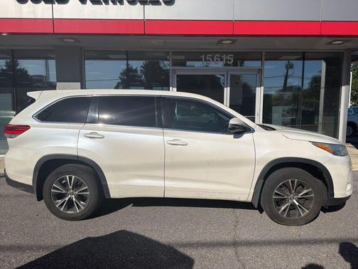 Blizzard Pearl 2018 Toyota Highlander LE I4