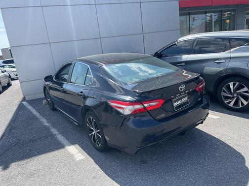 Midnight Black Metallic 2018 Toyota Camry SE