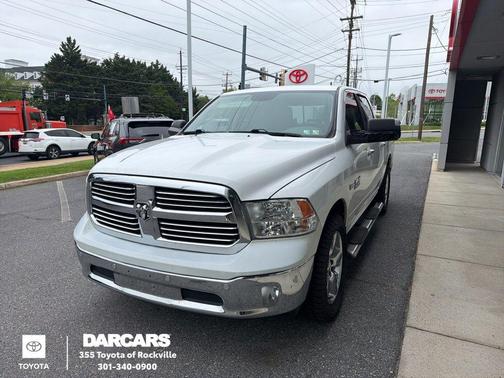 Bright White Clearcoat 2018 RAM 1500 Big Horn