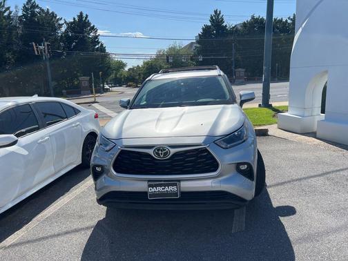 Celestial Silver Metallic 2021 Toyota Highlander XLE