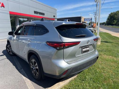 Celestial Silver Metallic 2021 Toyota Highlander XLE