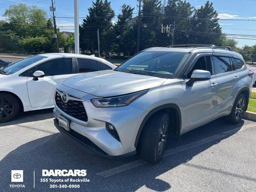 Celestial Silver Metallic 2021 Toyota Highlander XLE