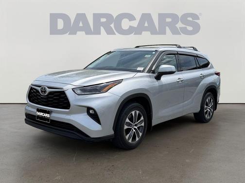 Celestial Silver Metallic 2021 Toyota Highlander XLE