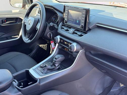 2022 Toyota RAV4 Hybrid LE
